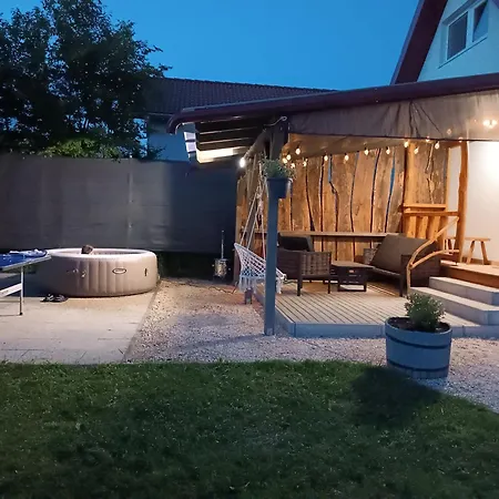 Hébergement de vacances Lebegő Falu *